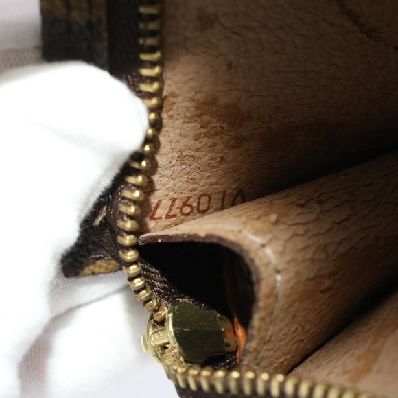 LOUIS VUITTON Monogram Bucket GM Pouch Accessory Pouch LV Auth 49321 - Picture 12 of 16